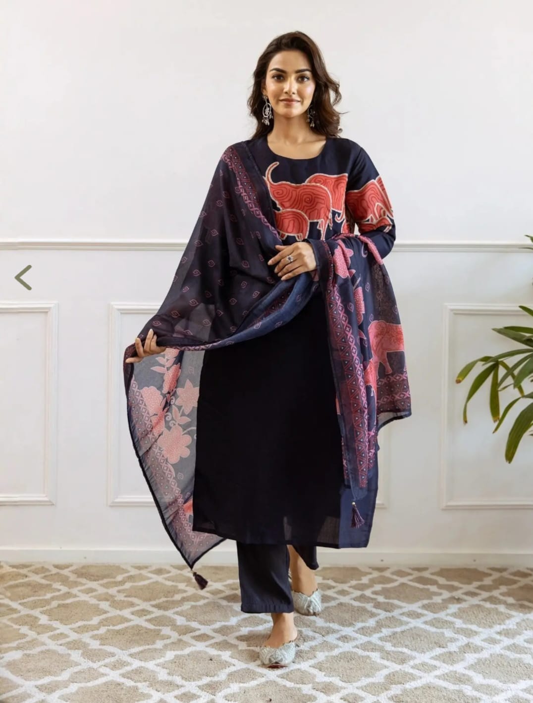 Suit in elephant print made with pure cotton fabric