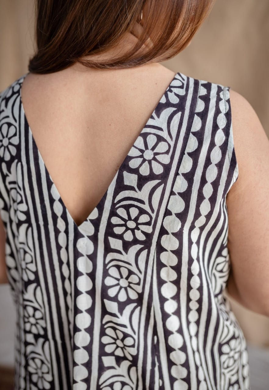 Cotton cord in new charming print with both side pocket